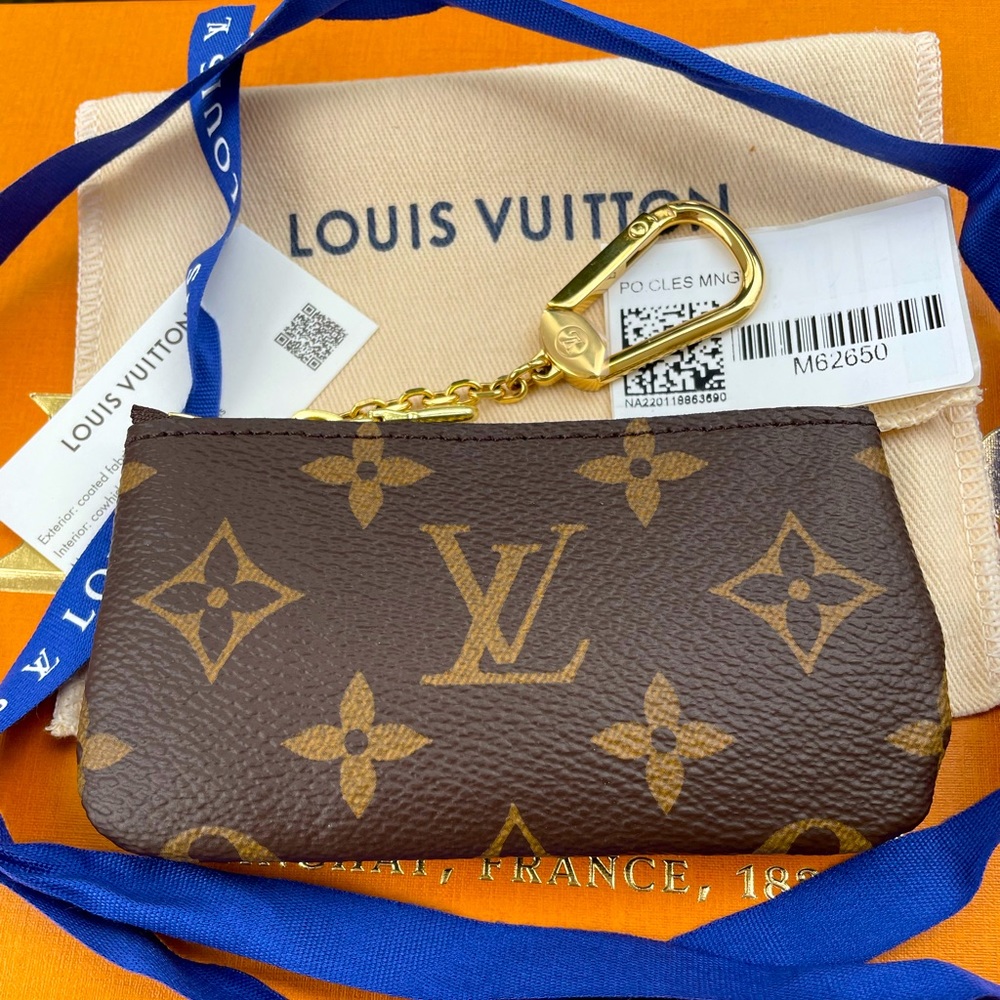 NWT!🤎💛LOUIS VUITTON MONOGRAM KEY POUCH!